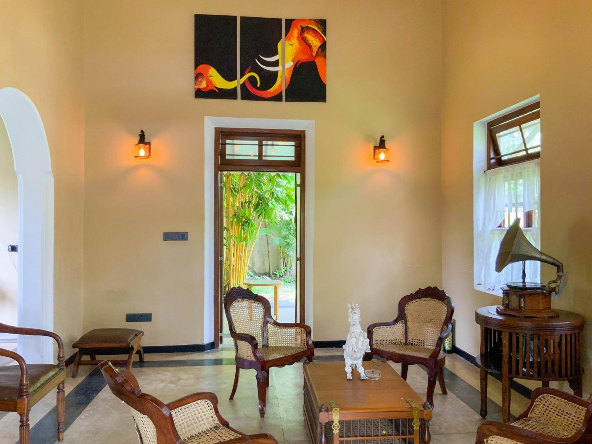 Headman House Antique Villa - A Seaside Royal Stay アハンガマ エクステリア 写真